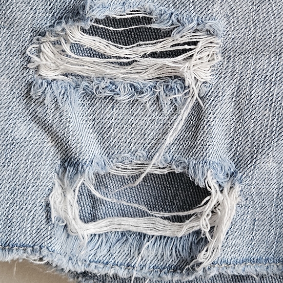 American Eagle Distressed Jean Shorts in Women's Size 8 - Picture 9 of 16